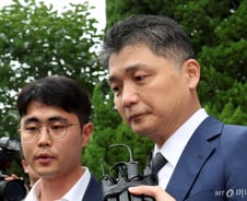 'SM 시세조종 의혹' 카카오 김범수…전관 호화 변호인단 꾸렸다
