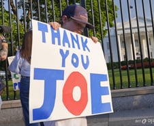 바이든 용퇴, 민주당 재결집…트럼피즘 주춤에 기술주 반등 [뉴욕마감]