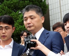 "빠른 성장 독 됐다"…사상 초유 '총수 부재' 카카오, 격랑 속으로