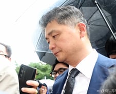 김범수 구속…카카오, 카뱅 대주주 자격 잃을 수도
