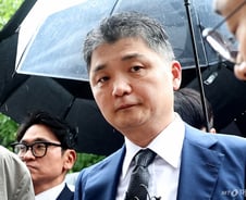 '흙수저 신화' 김범수, 고난의 길로...'카카오 제국' 무산되나