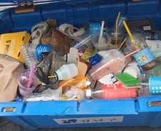 쓰레기통 된 물막이 모래함…다시 떠오른 '강남역 워터파크' 트라우마 [르포]