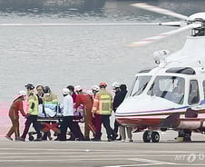 "이재명 헬기이송, 왜 의사·소방 징계? 깊은 유감" 응급의학회 성명