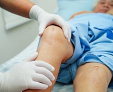 인공관절 해도 삐그덕대고 아픈 무릎…"수술 방식이 문제" 이유 나왔다