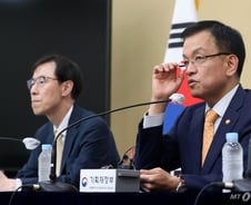 GDP 쇼크, 소비 마이너스 …"하반기 내수도 어려워"