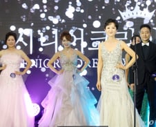 '싸이 흠뻑쇼' 부럽잖은 '할머니 워킹'~ 시니어코리아 선발대회 현장[포토]