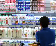 [단독]올해 우유 원윳값 동결 가닥…"밀크플레이션 우려 덜었다"