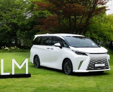 "SUV보다 넓고 렉서스처럼 조용" 최고급 미니밴 'LM 500h'[시승기]