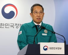 교수 눈치에 전공의 지원 안한다?…정부 "수련 거부 가능성 낮다"