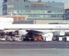 폭풍 속 번개 무시했다 '136명 참극'…난기류 휘말린 비행기 급강하 '쾅'[뉴스속오늘]