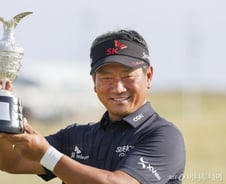 KPGA 최고령 우승…'제2 전성기' 최경주, 허리디스크 극복 비결은?