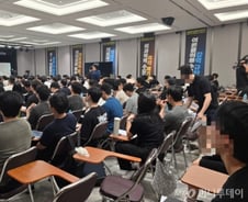 [르포]개원 고민하는 사직 전공의…정형외과 개원 강좌, 200명 몰렸다