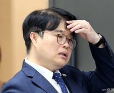 "사직 전공의는 회원 아니냐" 의협회장, 변호사비 2회 '셀프 의결'에 커지는 비난