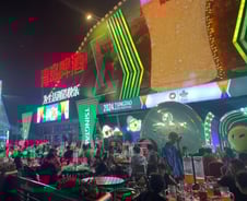 웃통 벗은 중국인들…정부도 힘준 "글로벌 축제", 외국인은 어디에[르포]