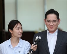 파리에서 돌아온 이재용-정의선 회장의 달라진 모습