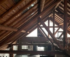 "이렇게 넓은데 자리 없어"…문 열자마자 핫플된 '통나무집 스타벅스'