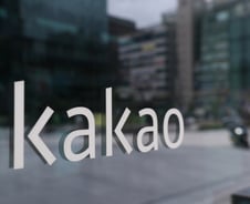 "또 떨어져" 화병 날판…증권가는 "카카오 팔고 네이버 사라"