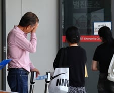 전공의 떠나자마자 퍼지는 코로나…"유행 규모 클 것" 의사들 경고