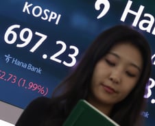 8만전자 안착·20만닉스 터치…블랙먼데이 맞선 '외인부대'