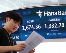 "버티면 오를 거야" 하락장에 개미는 '사자'…코스피 2700 탈환할까