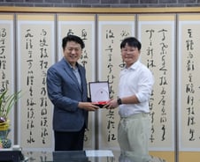 "안세영 선수 金 기여" 한의협, 장세인 스포츠한의학회장에 공로패 수여