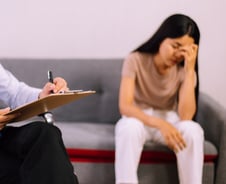 "요동치는 호르몬 탓" 우울증 앓는 여성, '젊은 치매' 위험 2배 높아