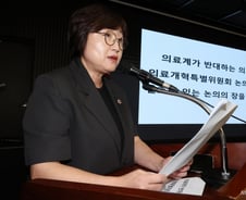 "전공의 값싼 노동력 연장하려는 것"…정부 '진료면허제'에 의협 발끈