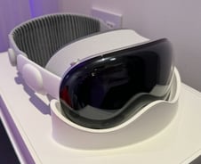 [IT썰] "가성비 별로"…애플 비전 프로 지켜본 메타, MR헤드셋 개발 중지