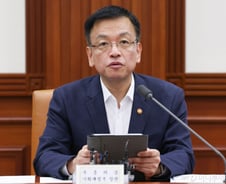 최상목 "내년 예산, 민생 최우선…서민·중산층 시대 구현"