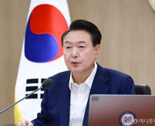 윤 대통령 "딥페이크 영상, 명백한 범죄…철저한 수사로 뿌리 뽑아라"