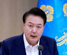 윤 대통령 "내년 예산 '24조 구조조정'…약자복지·R&D 등 재원 집중"