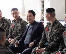 내년 국방예산 61.6조 편성…병장 봉급 150만원 시대, 간부도 급여 인상