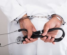 '의료인 면허 취소 사유 축소법' 발의되자 의사들 '환영'