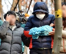 "하나님이 시켰다" 7살 딸 때려 숨지게 한 친모…동거 때문에 비극 시작[뉴스속오늘]