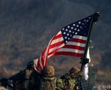 "권위주의·에너지·무역·AI…美, 혼돈에 과감한 대응 필요"