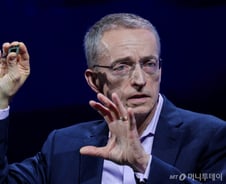 [IT썰] '최대 위기' 인텔, 프로그래밍 가능 칩 부문 매각