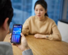 "삼전 또 떨어져" 개미 애탈 때…외국인은 '이 주식' 담았다
