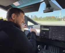 테슬라 내년초 완전자율주행 4.9%↑…고용냉각에 혼조 [뉴욕마감]