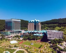카지노 규제 완화에 밸류업 기대감도…강원랜드 목표가 올려잡는 증권가