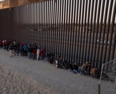 어떤 나라는 인재를 모으고, 어떤 나라는 인재를 내쫓는다 [PADO]