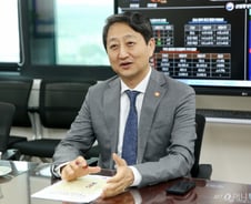 [단독]안덕근 장관 "日과 CFE 공동의장국…원전으로 뭉치는 세계"