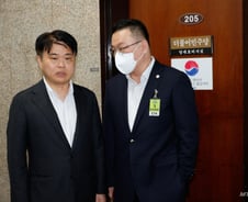 "건방진 것들" "착각 오지시네요"… 의사들 수장의 특권의식?