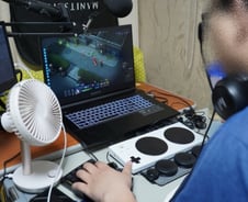 "하반신 마비 12년…게임 속에서 나는 하늘을 난다"