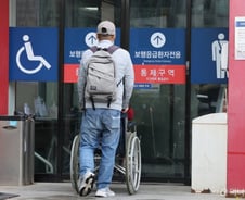 아픈 것도 서러운데…건강보험료 따라 '암 사망률'도 갈렸다