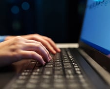 디지털 장의사 자격증 없어도 누구나 창업… 고객의 개인정보 악용도