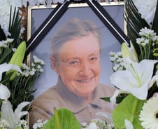 가족도 꺼리던 내 몸…40년간 환자 돌본 파란눈 '할매 천사'[뉴스속오늘]