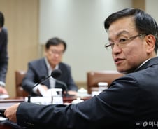 "나라경제 놓고 공방...30조 세수펑크·체코원전 도마" 국감 스타트