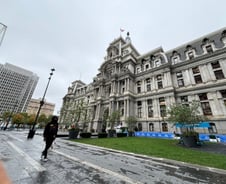 "해리스 뽑아야" vs "트럼프에 마음"…최대 선거인단 '펜심'은 지금