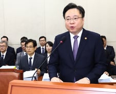 조규홍 장관 "의대 교육과정 5년 단축 검토, 반대하지 않아"