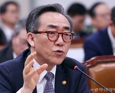 野 "체코 원전, 국익 좀 챙겨라" vs 與 "'덤핑 수주'는 이상한 말"